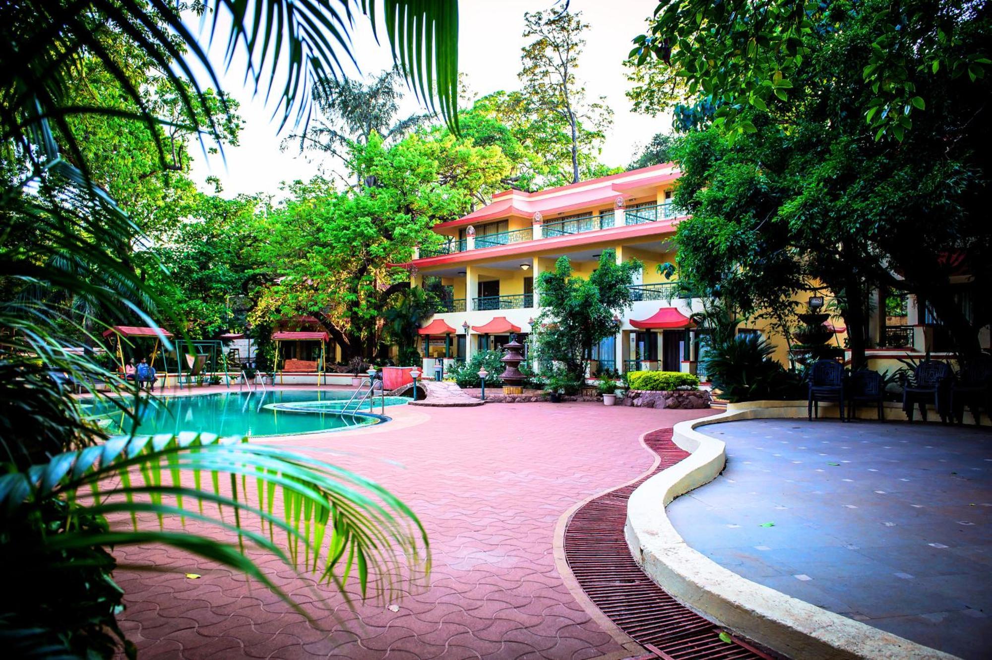 Adamo The Resort Matheran Extérieur photo